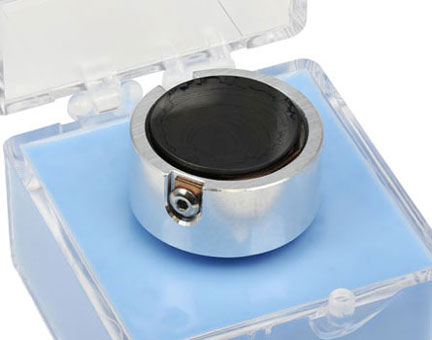 玻璃碳板上的金球